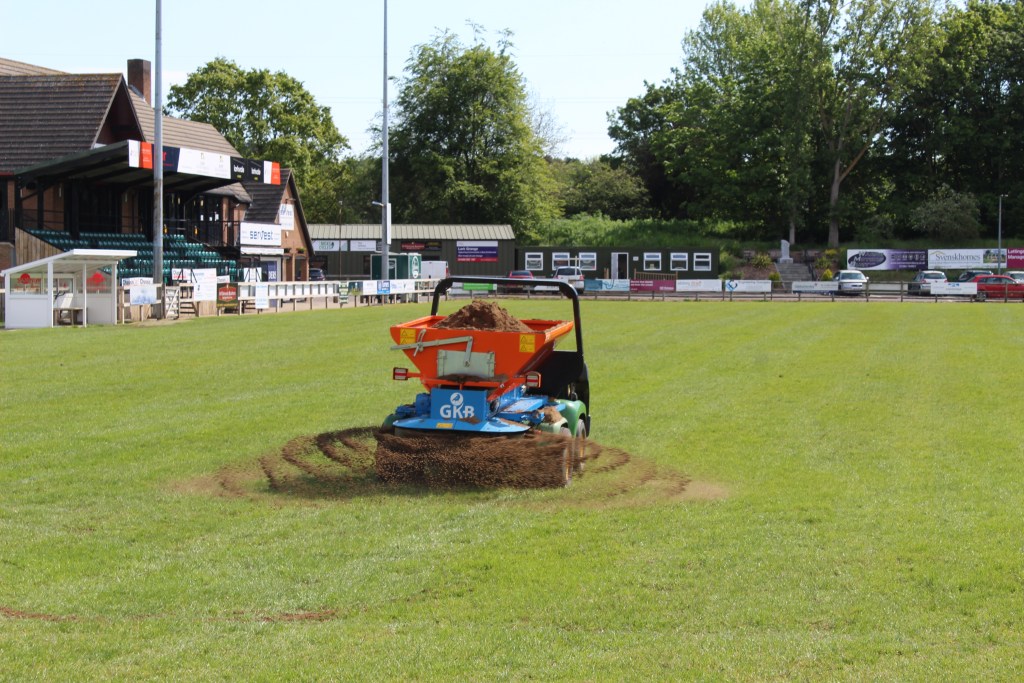 topdressing sand on a sport pitch